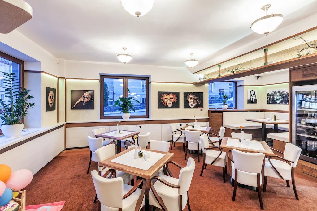 Graphic Hotel Novy Jicin Exterior photo